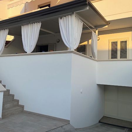 לידו מריני Villa Ticia A 100 Metri Dalla Spiaggia Con Parcheggio Privato מראה חיצוני תמונה